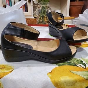 Tender Tooties Sandals Size 9